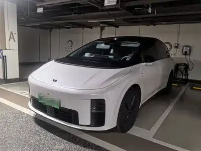 Li Auto i8 2025
