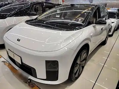 Li Auto i8 2025