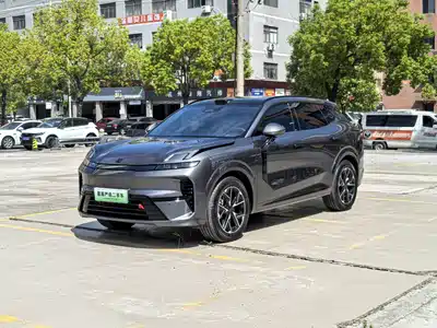 Lynk & Co 08 EM-P 2025