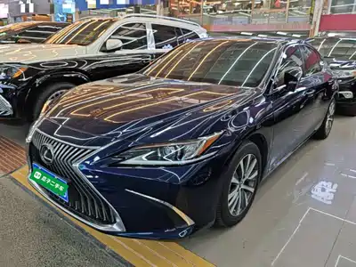 Lexus ES 2020