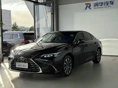 Lexus ES 2025