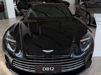 Aston Martin DB12 2024