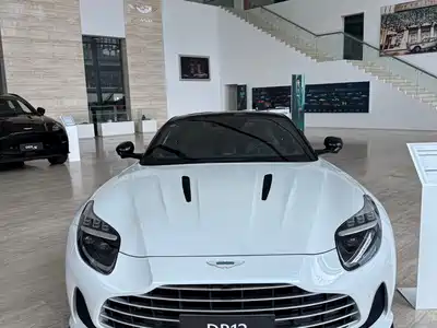 Aston Martin DB12 2024