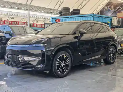 Lynk & Co 08 EM-P 2023