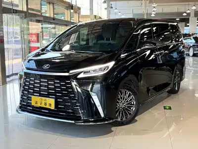 Lexus LM 2025