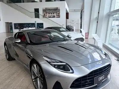Aston Martin DB12 2024