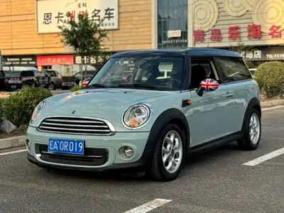 MINI CLUBMAN 2013