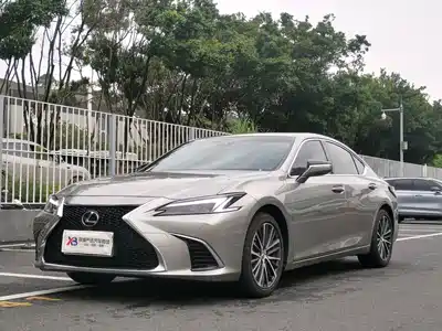 Lexus ES 2025