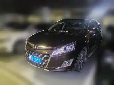 Luxgen U6 SUV 2015