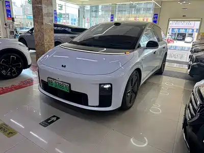 Li Auto i8 2025
