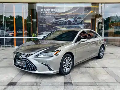 Lexus ES 2023