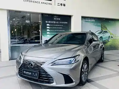 Lexus ES 2025