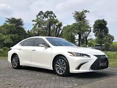 Lexus ES 2024
