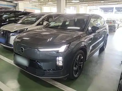 Volvo XC70 Plug-in Hybrid 2025