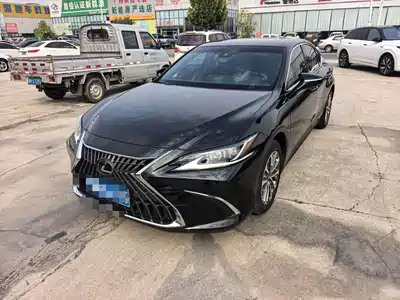 Lexus ES 2022