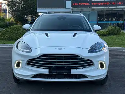 Aston Martin DBX 2021