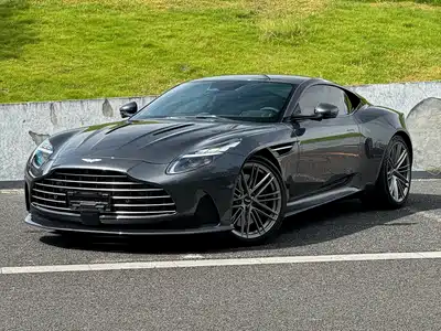Aston Martin DB12 2024