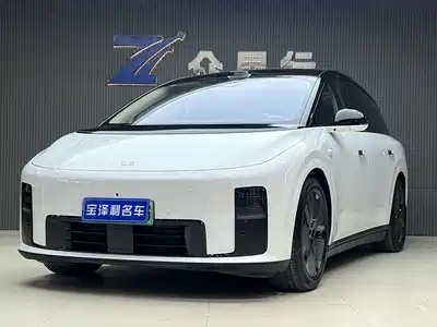 Li Auto i8 2025