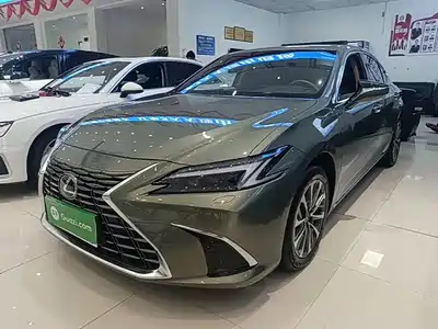 Lexus ES 2025
