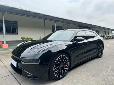 ZEEKR 001 2025
