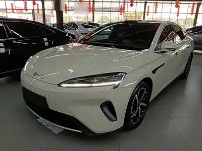 BYD Seal 07 DM-i 2025