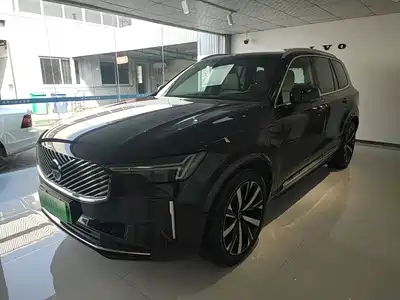Volvo XC90 Plug-in Hybrid 2025