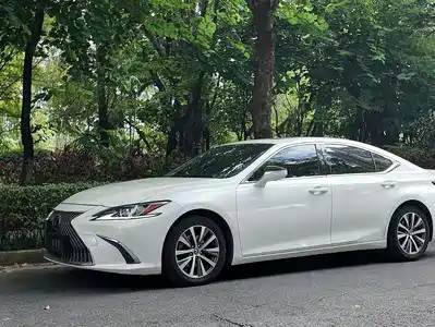 Lexus ES 2019