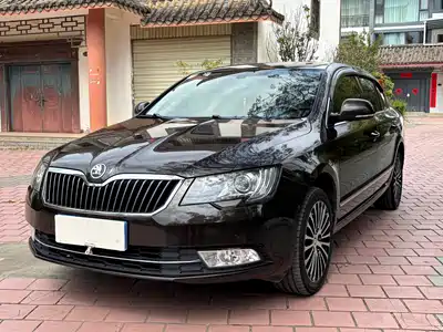 Škoda Superb 2014
