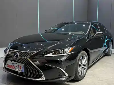 Lexus ES 2020