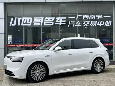 AITO Wenjie M8 2025