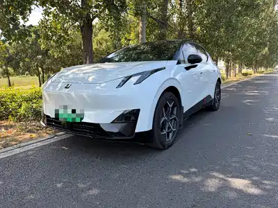 Lynk & Co Z20 2024