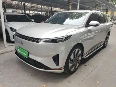 Dongfeng Yipai eπ008 2025