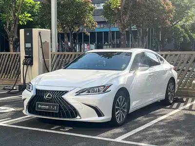 Lexus ES 2022