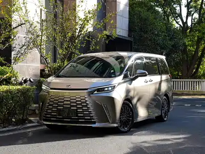 Lexus LM 2025