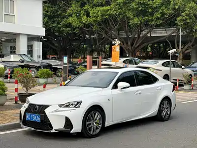 Lexus IS 2019