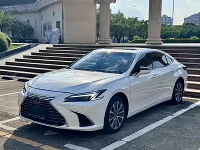 Lexus ES 2025