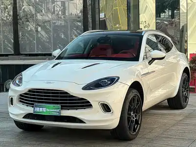 Aston Martin DBX 2021