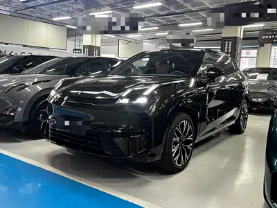 Lynk & Co 08 EM-P 2025