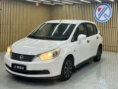 Venucia R50 2015