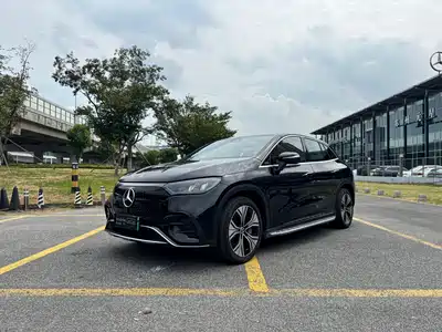 Mercedes-Benz EQE SUV 2025