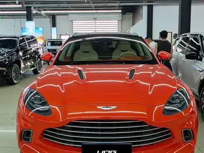 Aston Martin DBX 2021