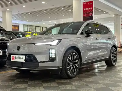 Volvo XC70 Plug-in Hybrid 2025