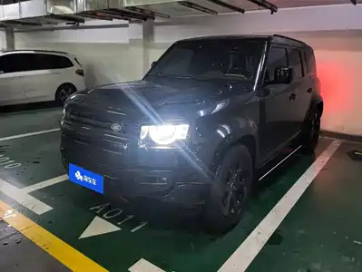 Land Rover Defender 2024