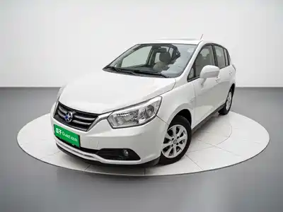 Venucia R50 2015