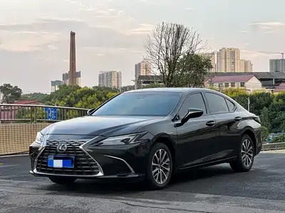 Lexus ES 2025