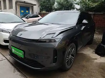 Lynk & Co 08 EM-P 2023