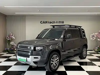 Land Rover Defender 2024