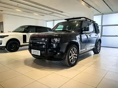 Land Rover Defender 2024