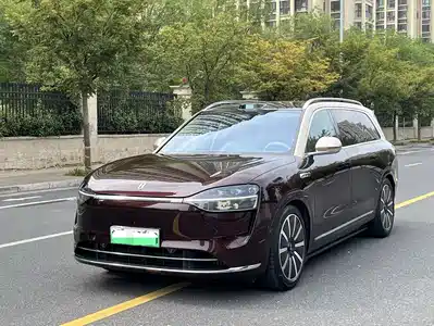 AITO Wenjie M9 2025