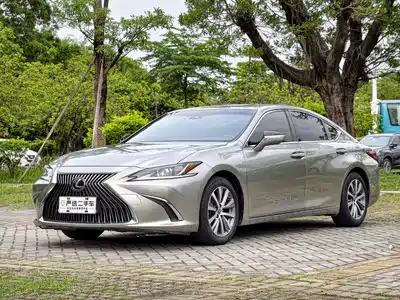 Lexus ES 2019